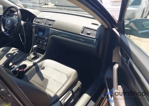 2017 Volkswagen Passat 1.8T Se z USA, uszkodzony, nr VIN 1VWBT7A31HC017849